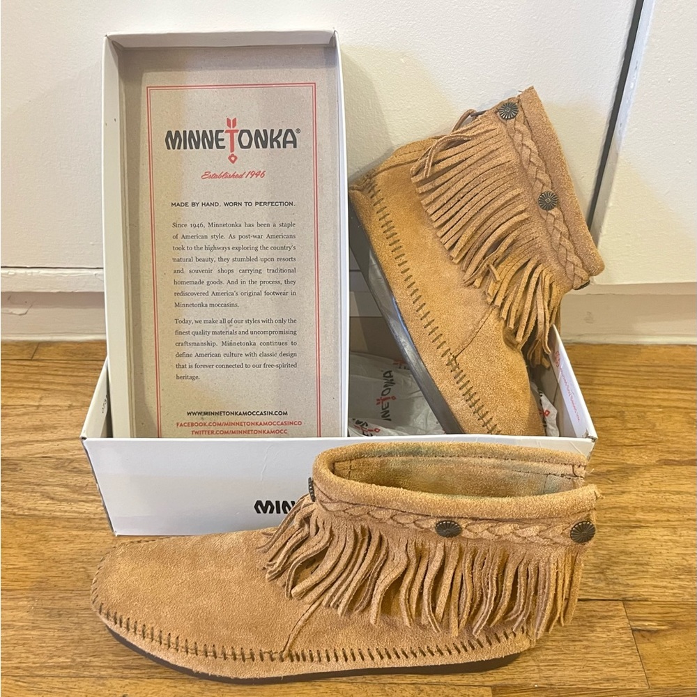Minnetonka Moccasin - Women’s High Top Back Zip Boot